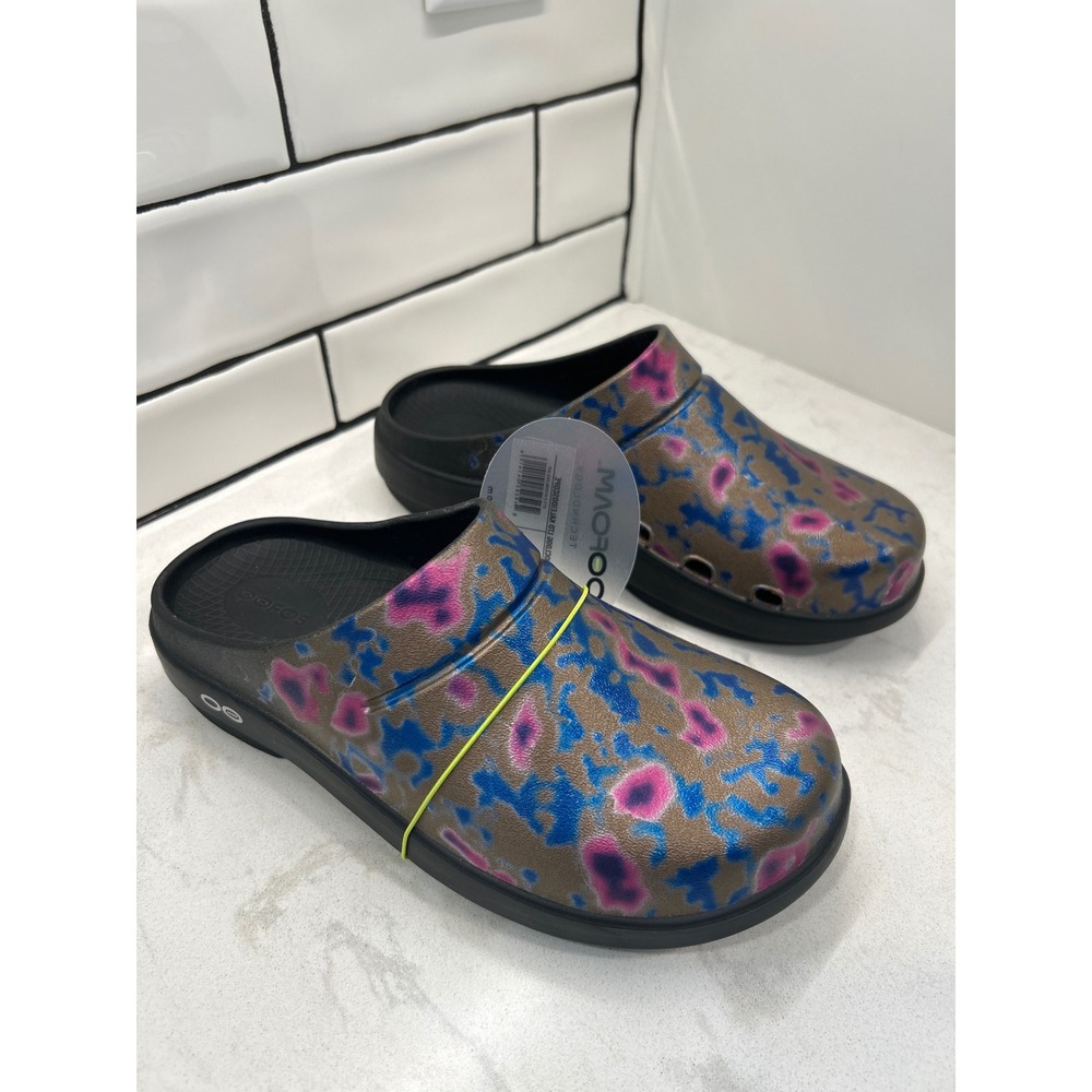 OOFOS OOCLOOG LTD Women 7 Kaleidoscope NWT Recovery Clogs NWT